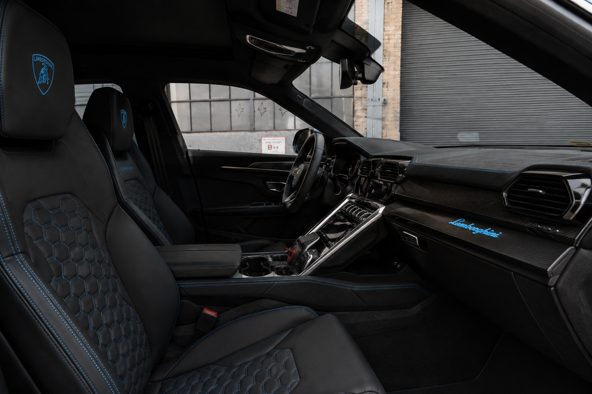 Porsche Macan gallery image 2