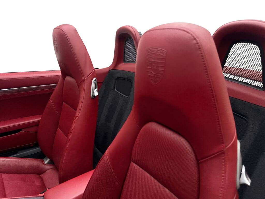 Porsche Macan gallery image 2