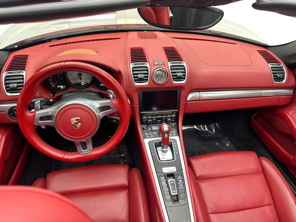 Porsche Macan gallery image 1