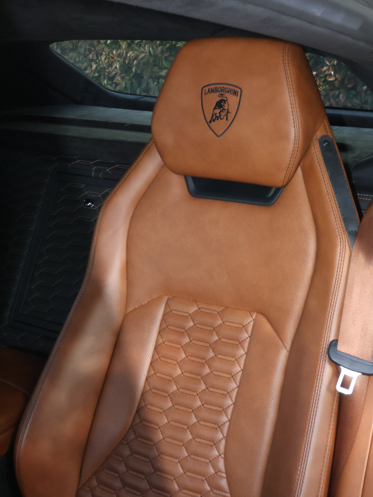 Porsche Macan gallery image 2